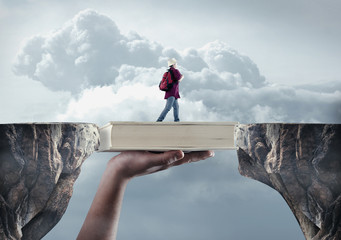 上海一医生跟腱断裂4天后绑支具站着做两台手术是怎么回事？