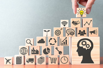 一匹野马标志是什么车